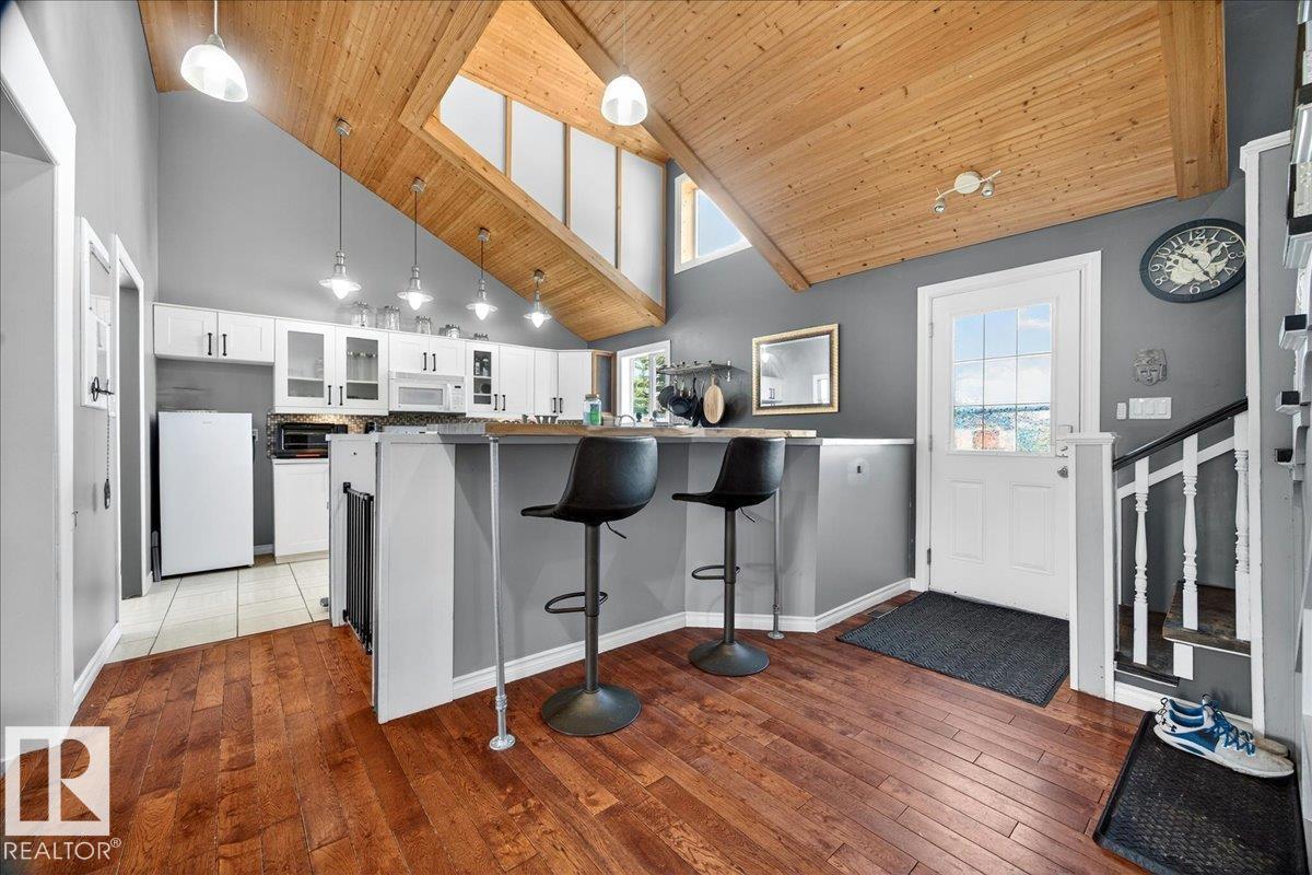 5040 52 St Property Photo 10