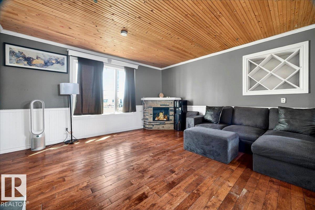 5040 52 St Property Photo 14