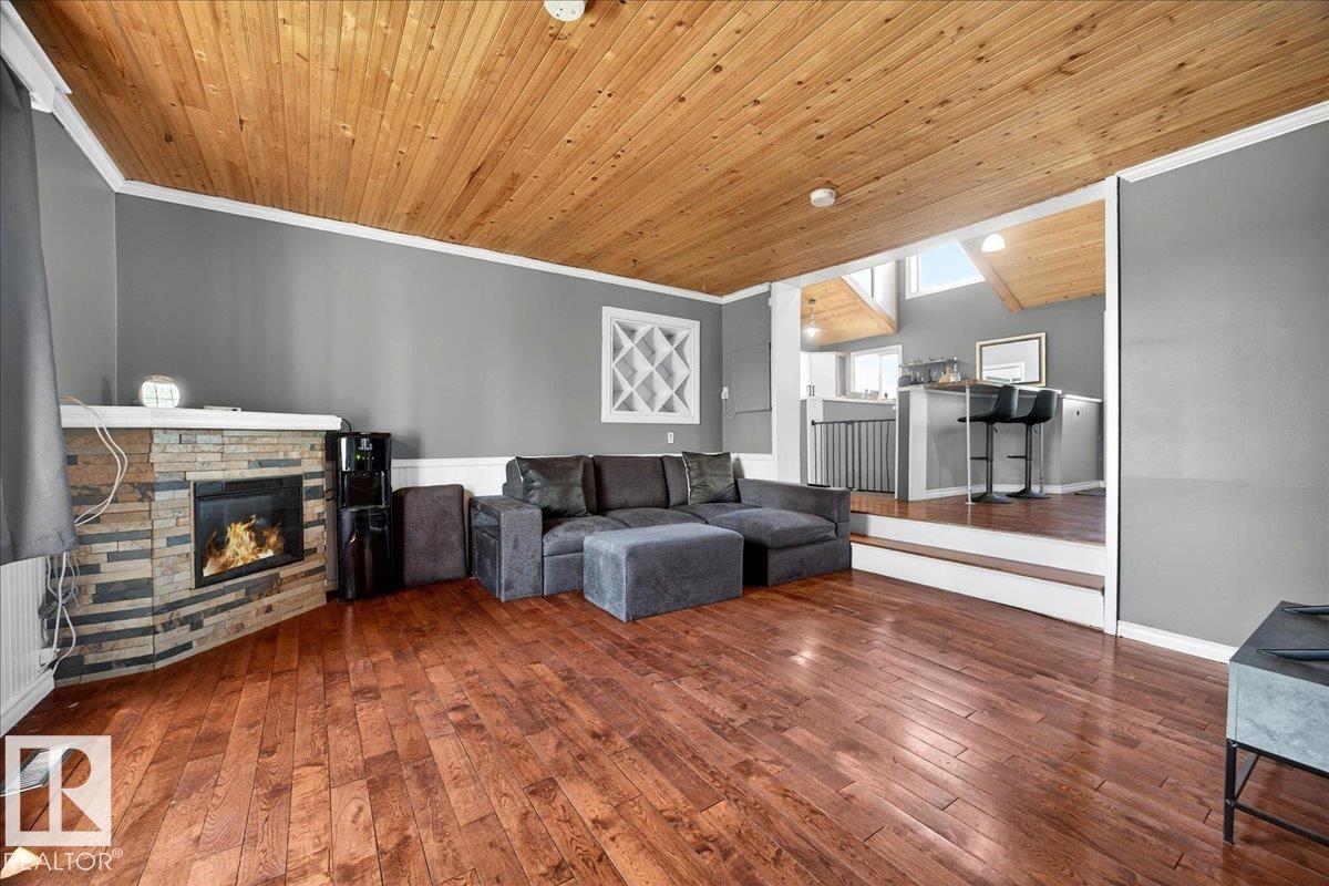 5040 52 St Property Photo 15