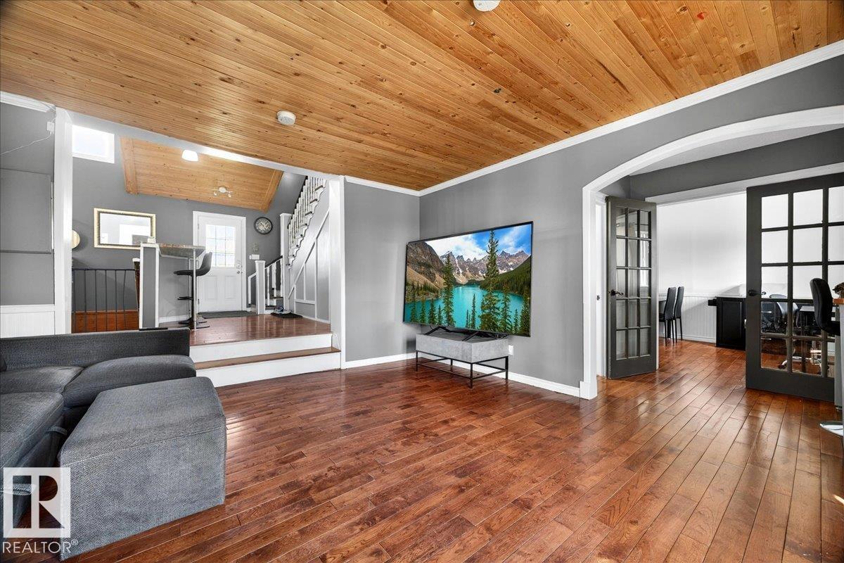 5040 52 St Property Photo 16