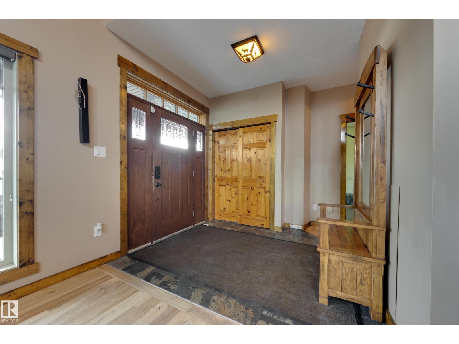 10811 67 St Nw Property Photo 5