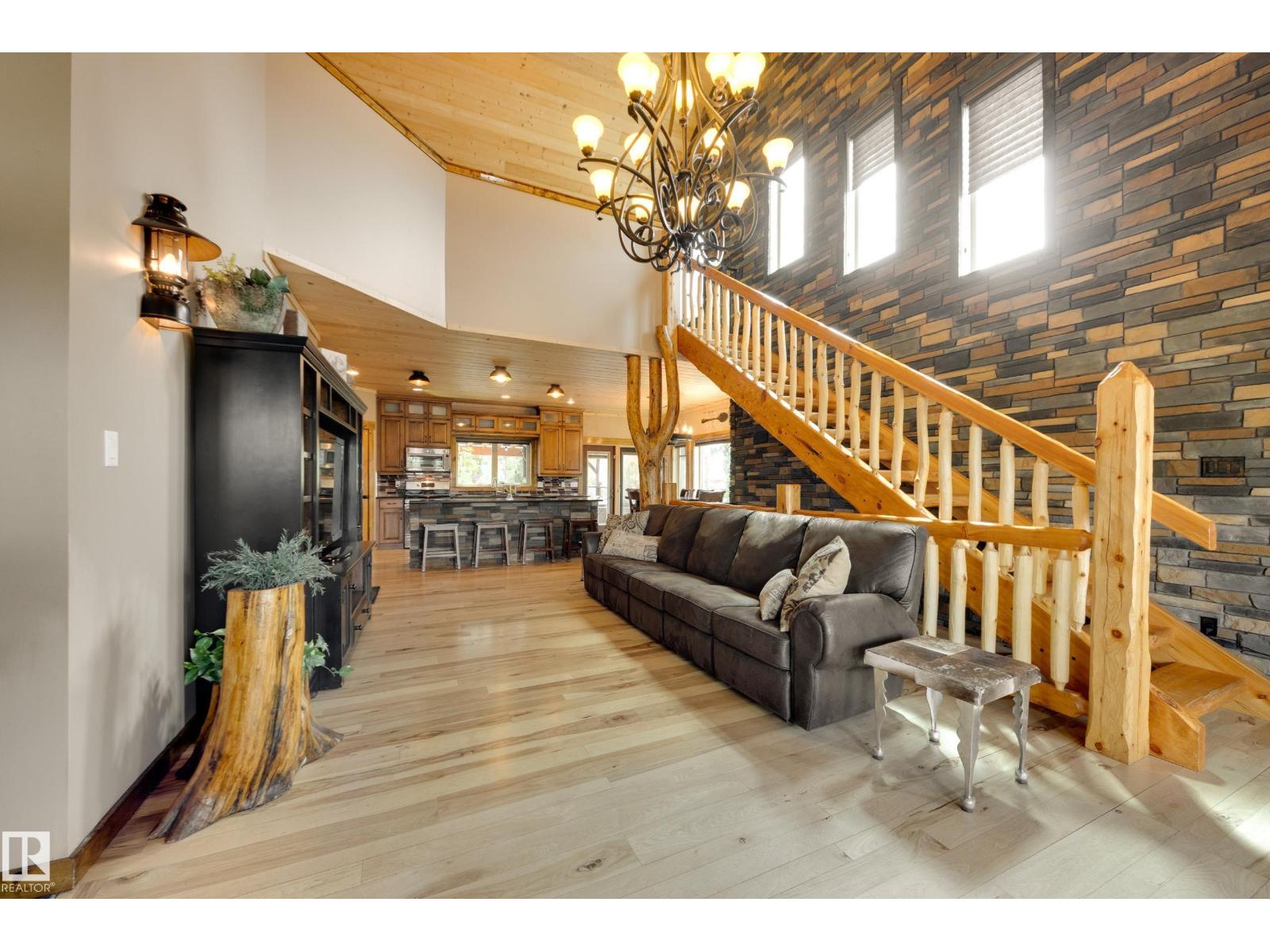 10811 67 St Nw Property Photo 7