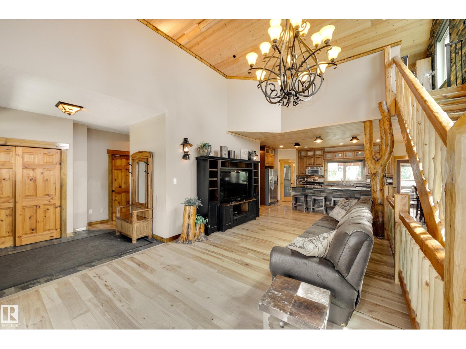 10811 67 St Nw Property Photo 8