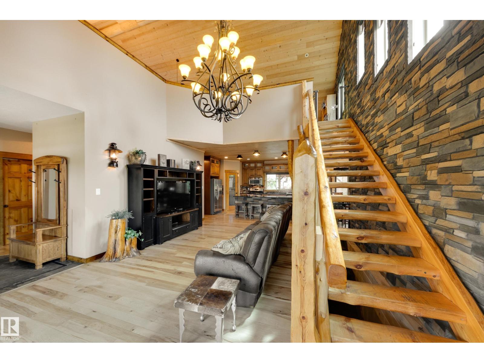 10811 67 St Nw Property Photo 9