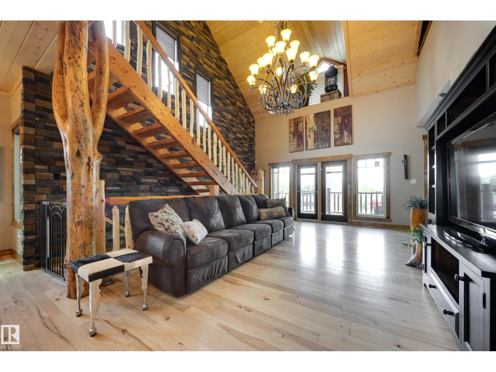 10811 67 St Nw Property Photo 10