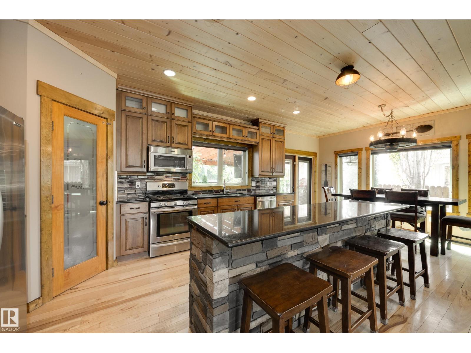 10811 67 St Nw Property Photo 12