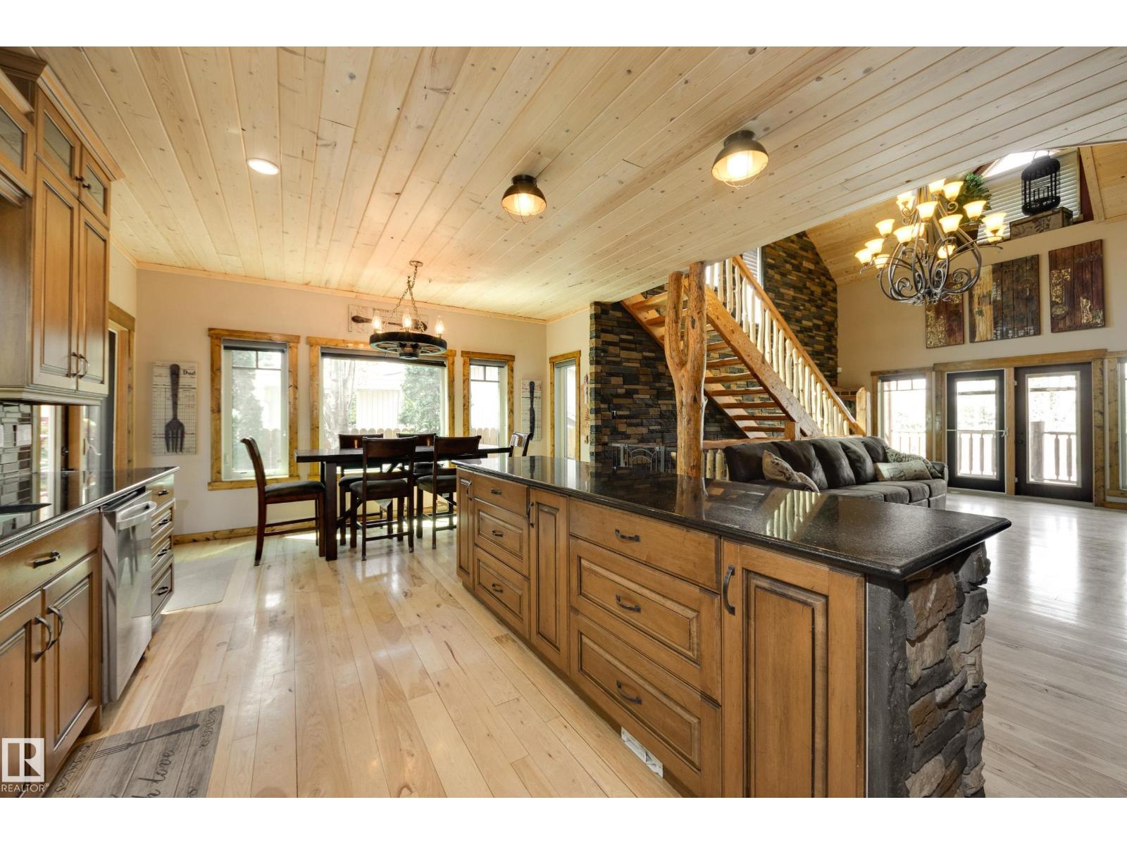 10811 67 St Nw Property Photo 14