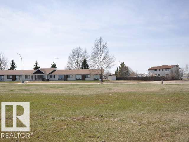 4606 50 Av Property Photo 2