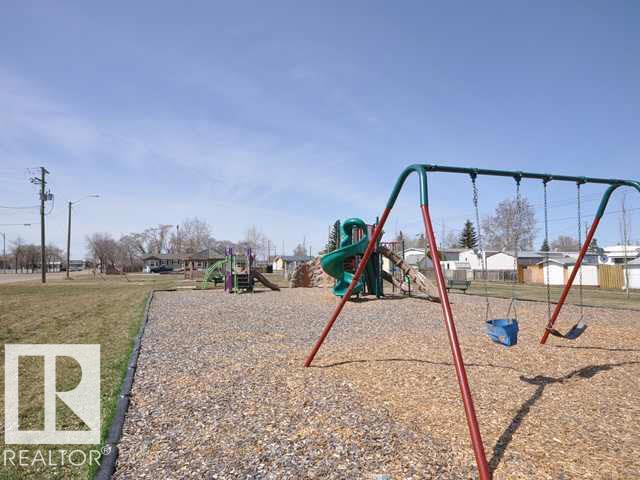 4606 50 Av Property Photo 3