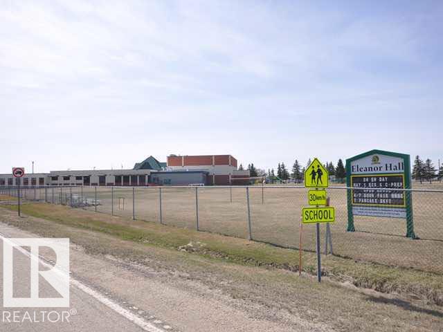 4606 50 Av Property Photo 4