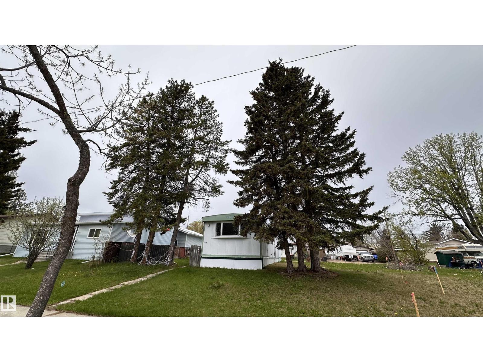 5016 44 St Property Photo 1