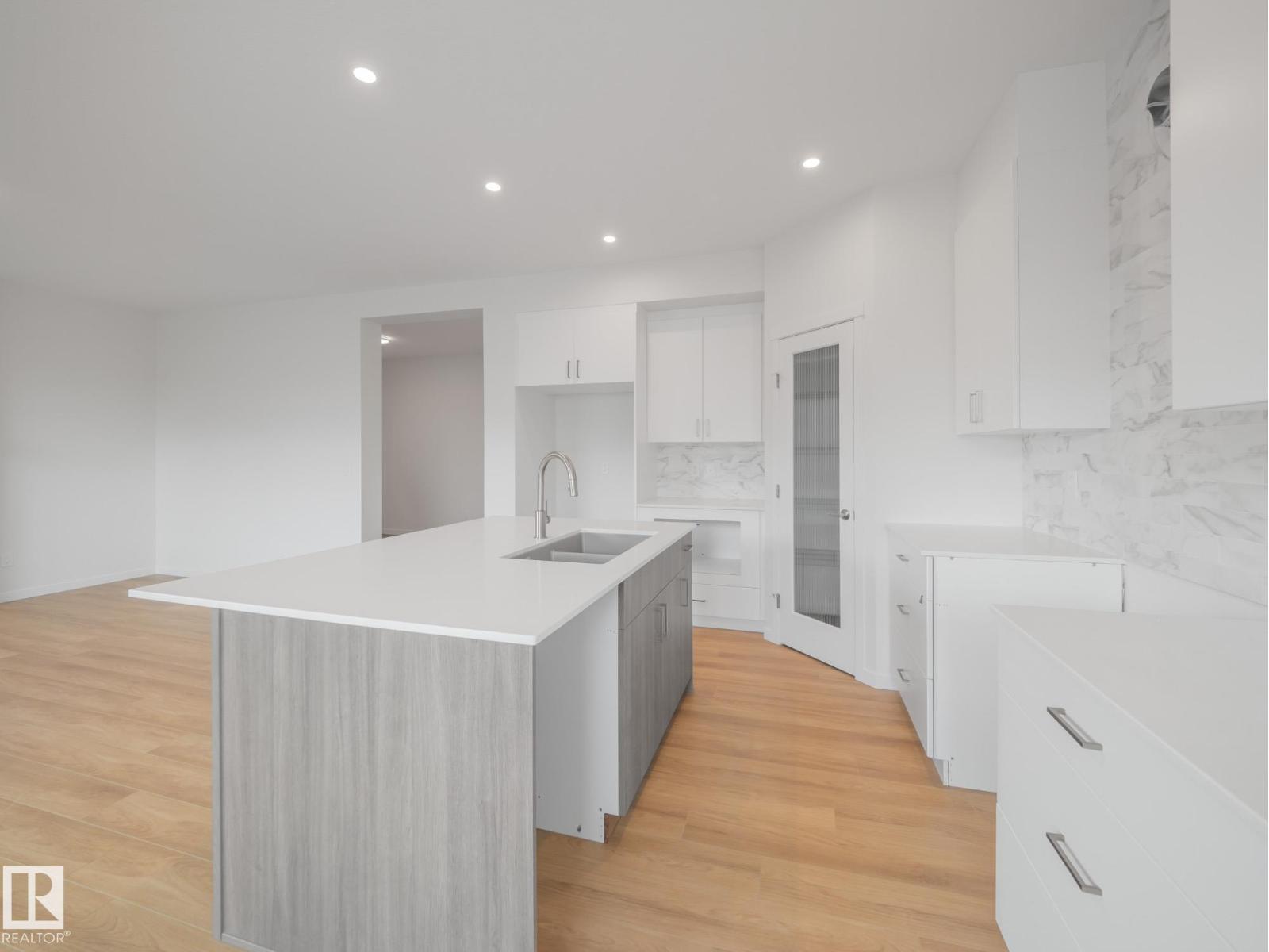 947 18 Av Nw Property Photo 20