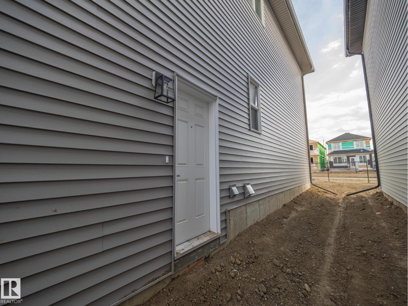 947 18 Av Nw Property Photo 52