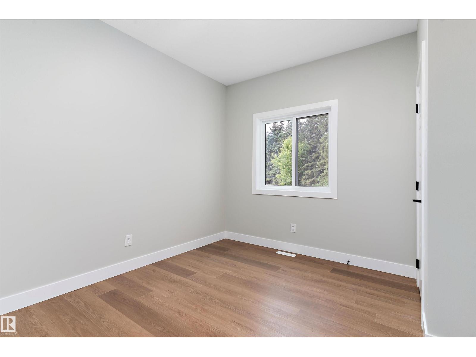 5020 50 St Property Photo 4