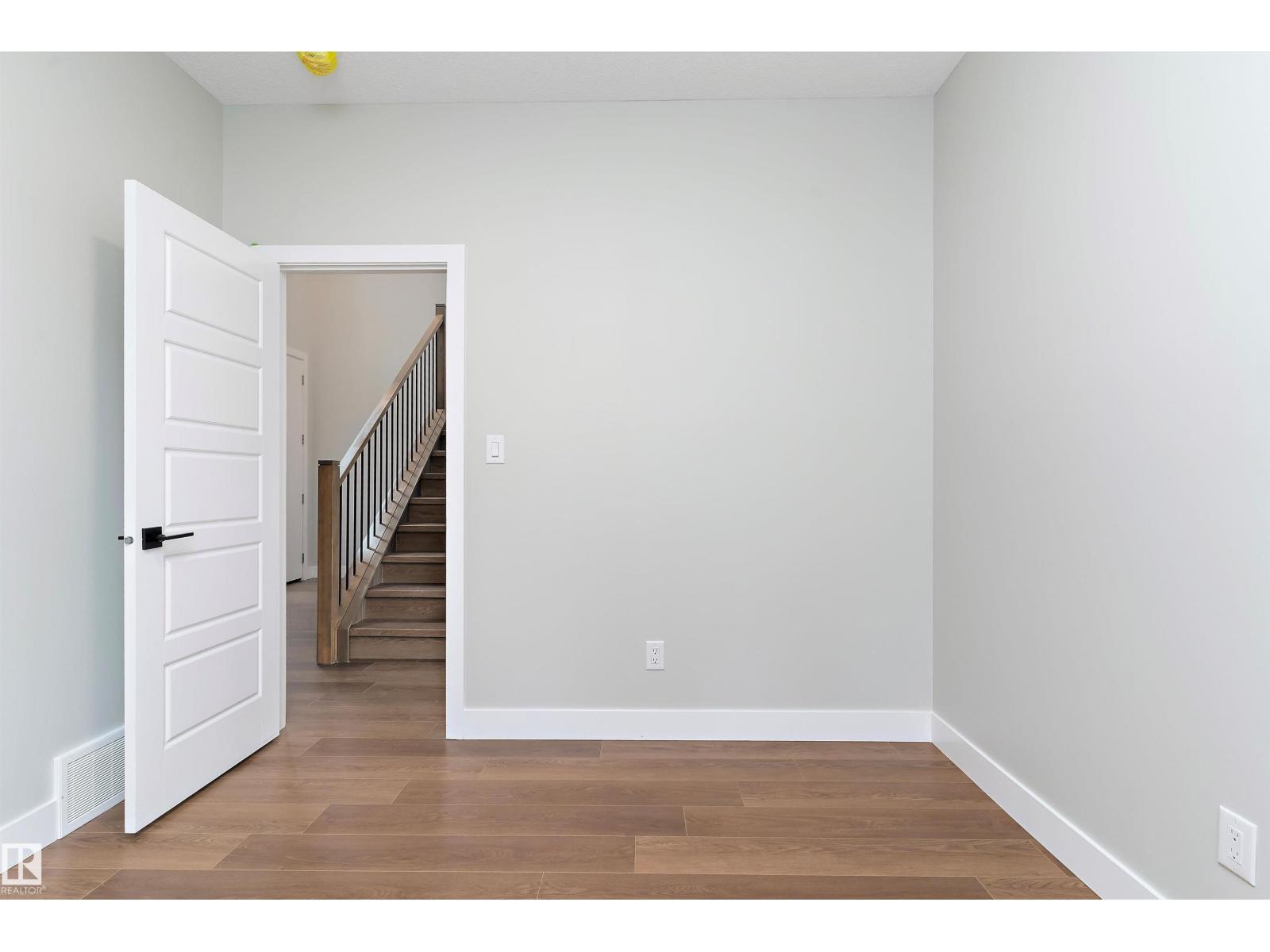 5020 50 St Property Photo 5