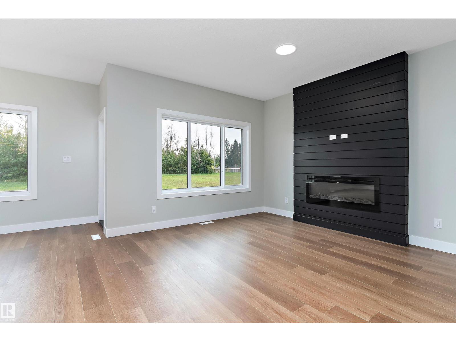 5020 50 St Property Photo 6