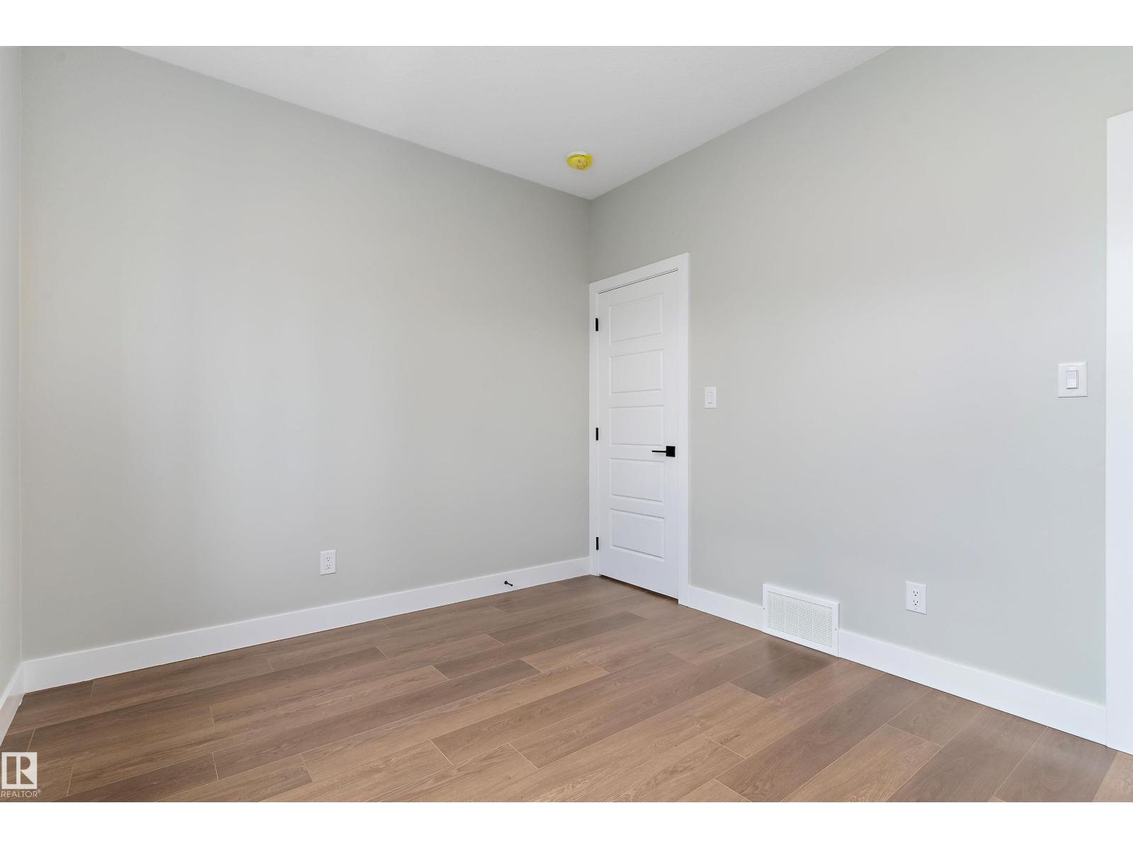 5020 50 St Property Photo 23