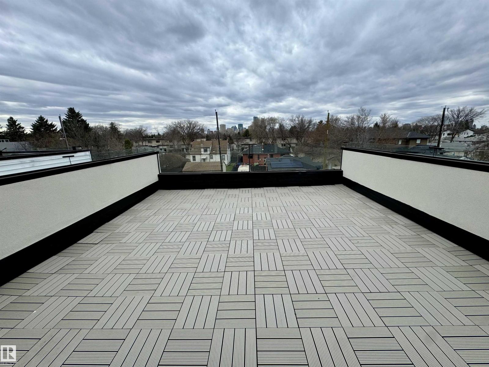 9624 86 St Nw Property Photo 2