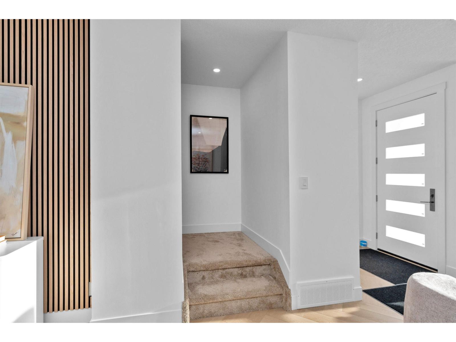 9624 86 St Nw Property Photo 7
