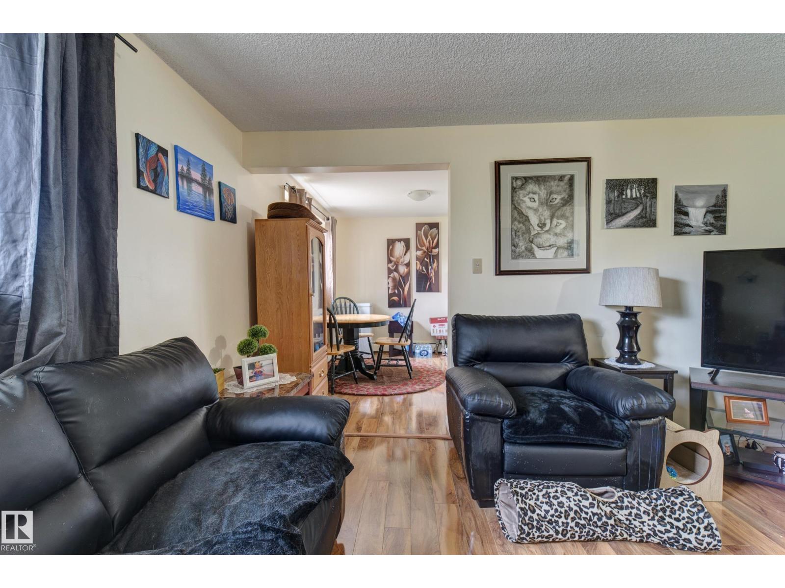 9749 88 Av Nw Property Photo 3