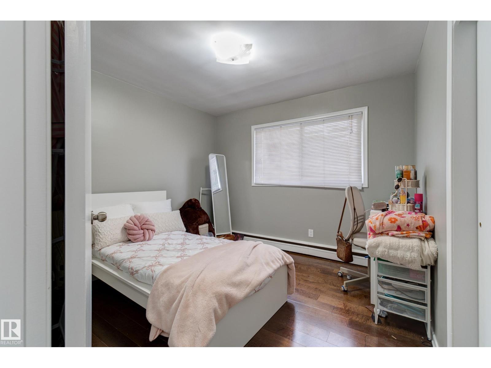 9749 88 Av Nw Property Photo 11