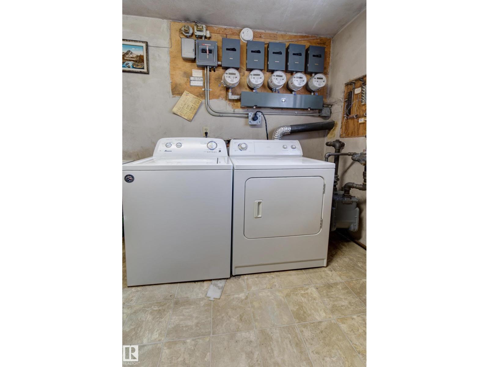 9749 88 Av Nw Property Photo 13
