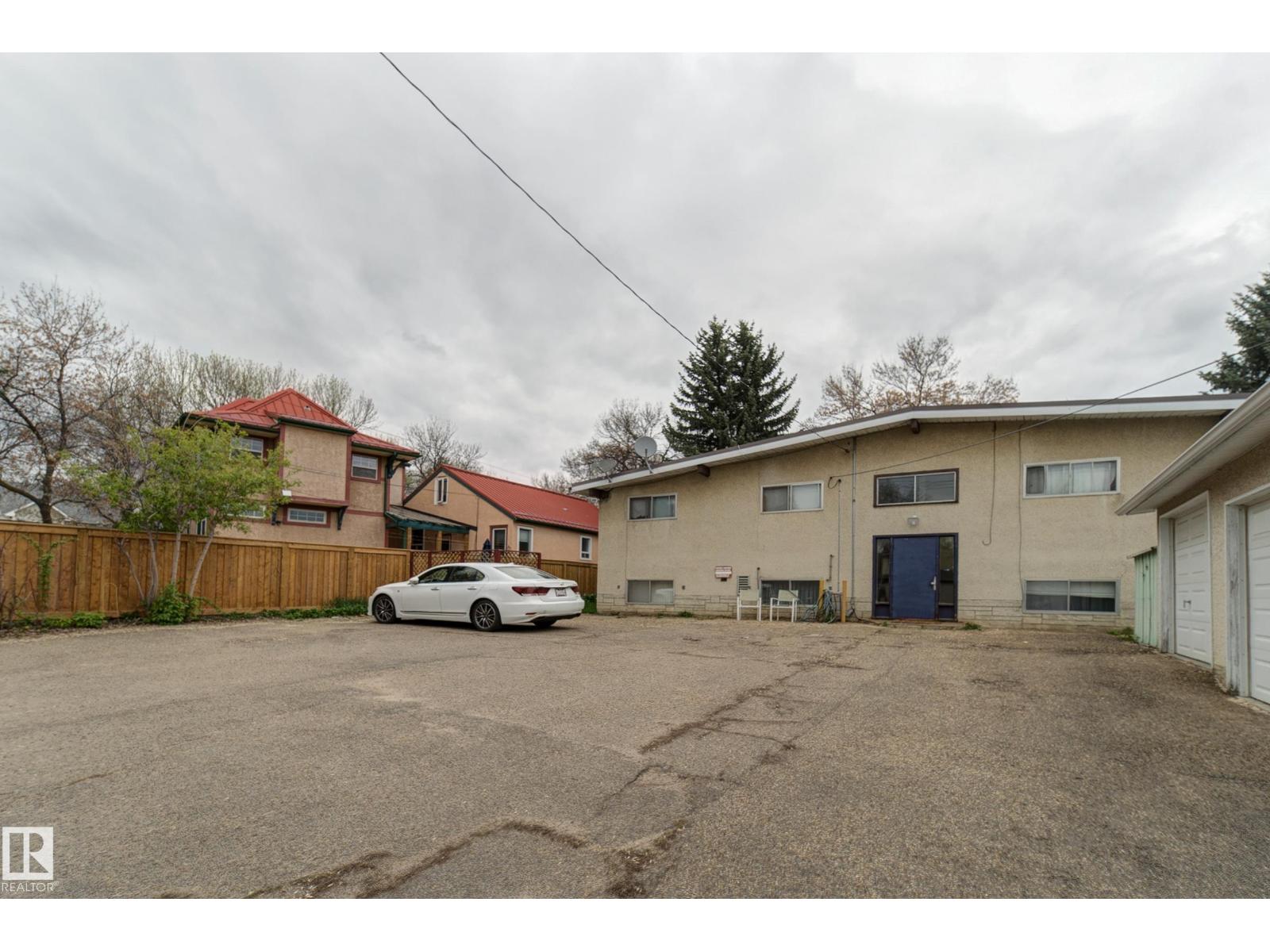 9749 88 Av Nw Property Photo 18