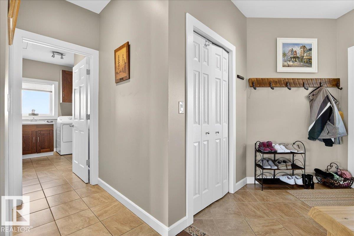 5019 48 Av Property Photo 6
