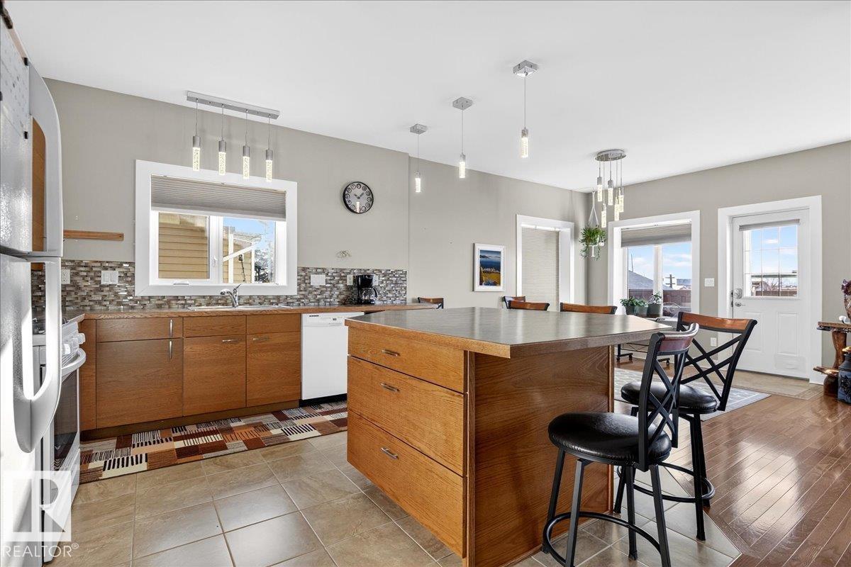 5019 48 Av Property Photo 11