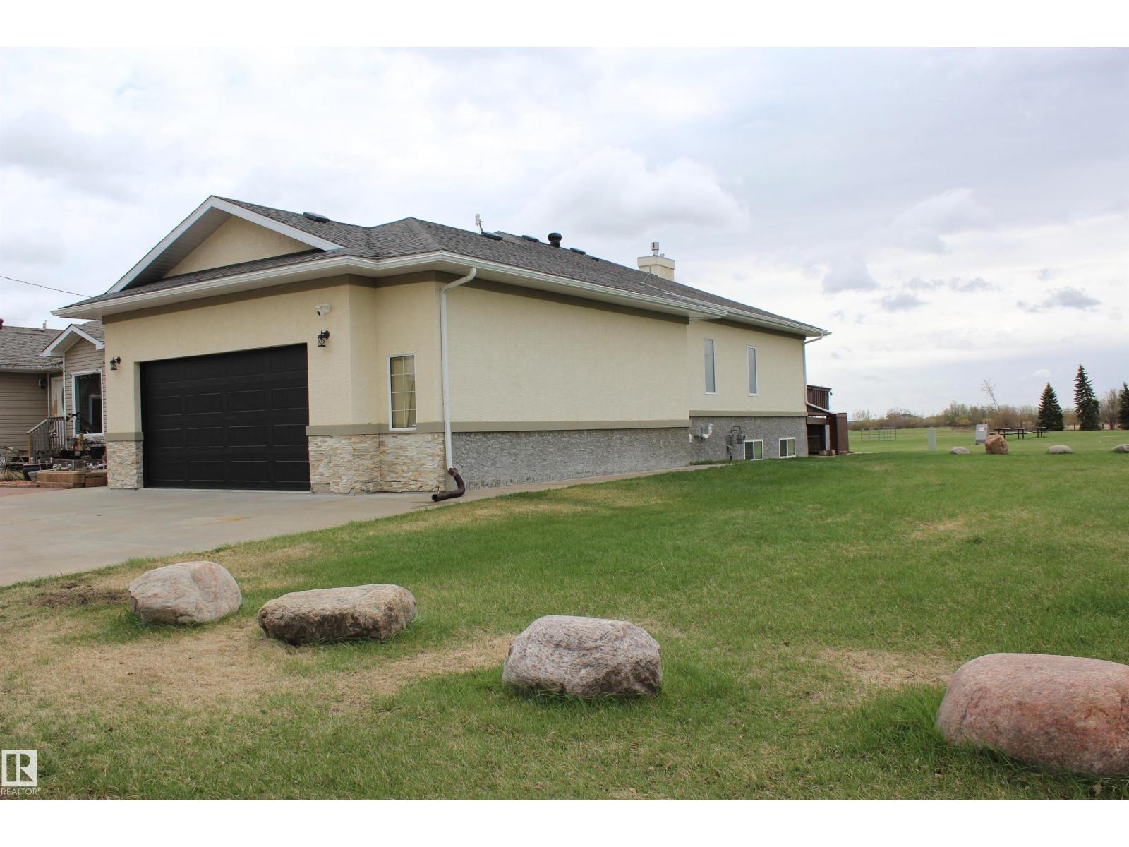 5019 48 Av Property Photo 46