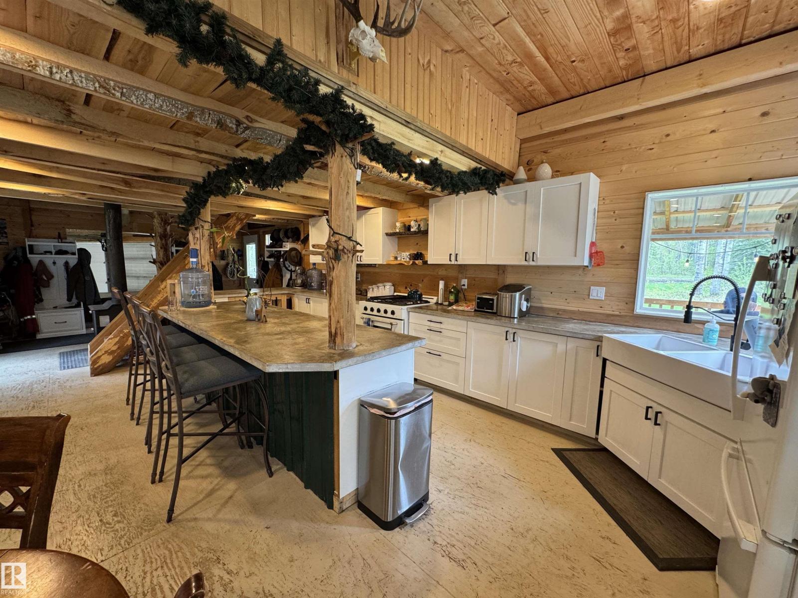 670070 Hwy 44 Property Photo 6