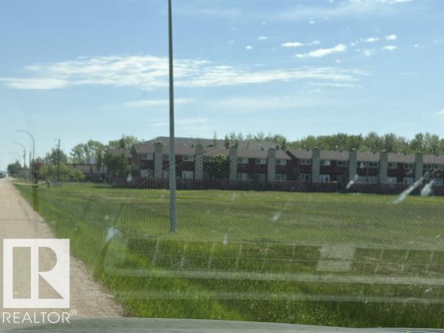 5520 48 Av Property Photo 3