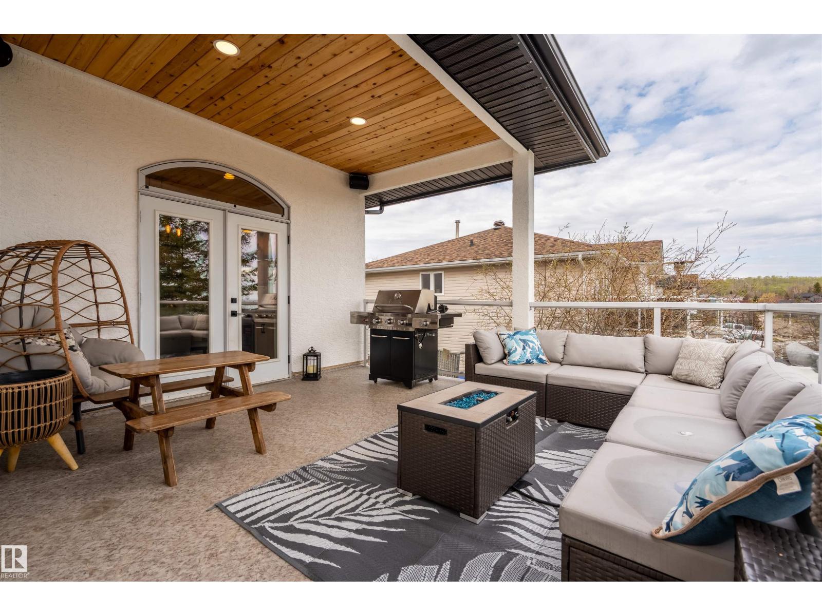 711 Beach Av Property Photo 5