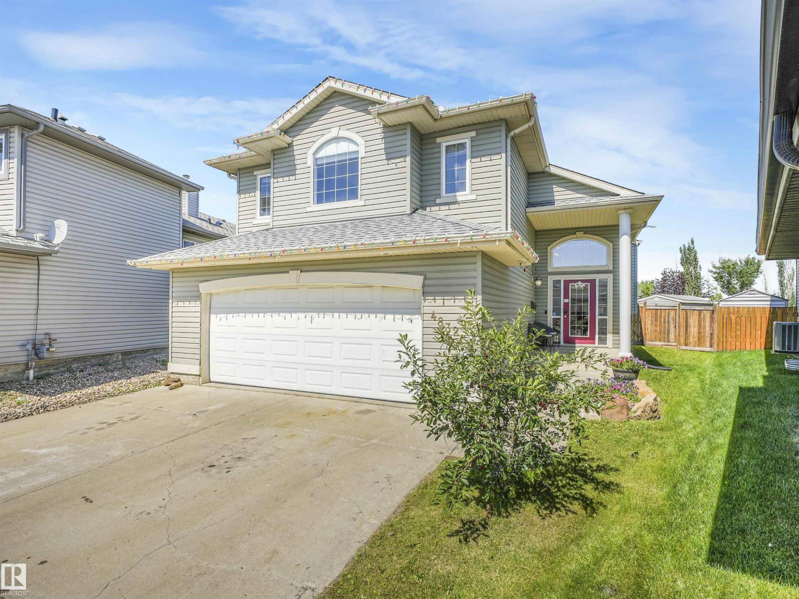 4832 157 AV NW Property Photo 1