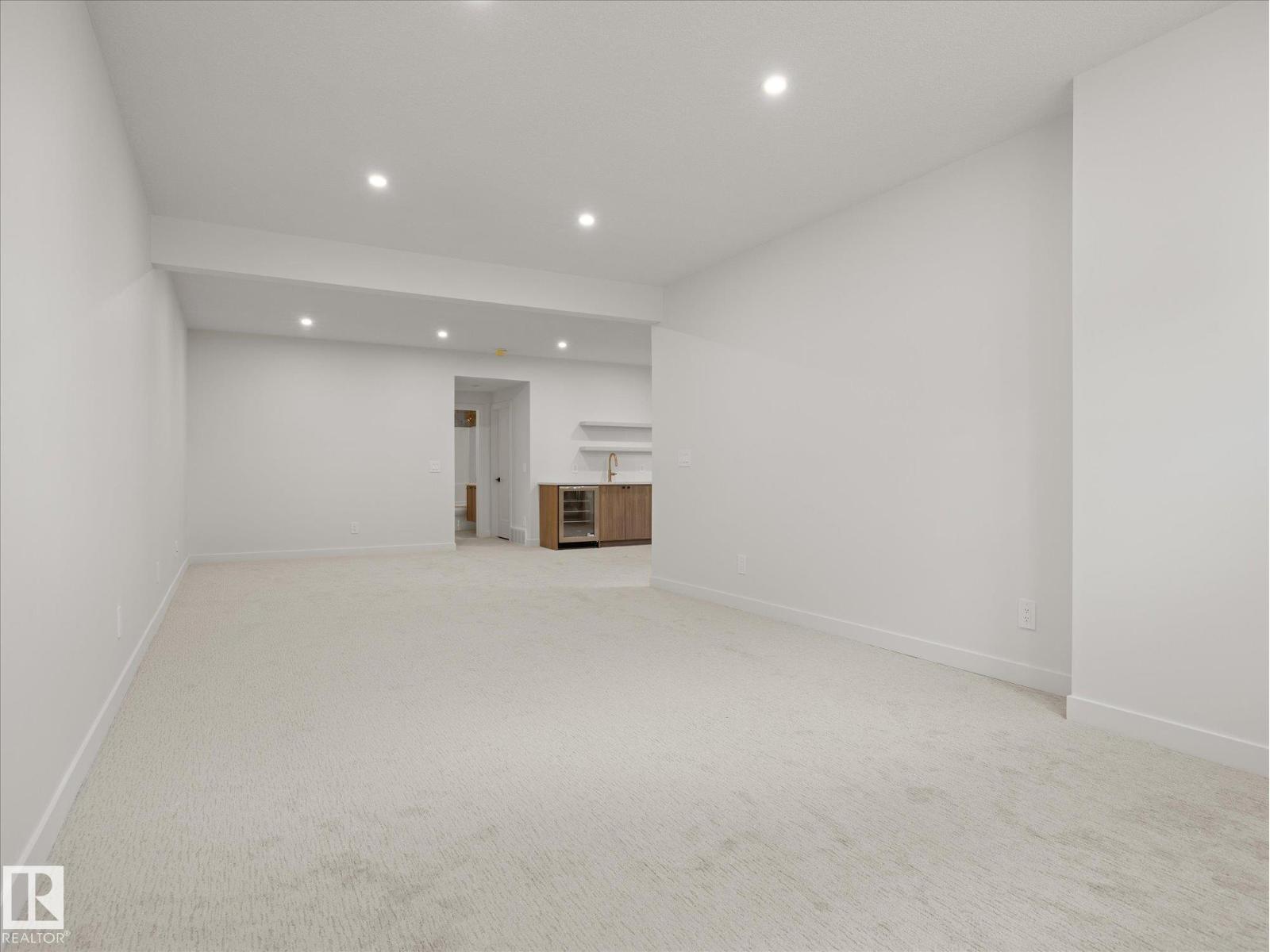 6303 109b Av Nw Property Photo 38