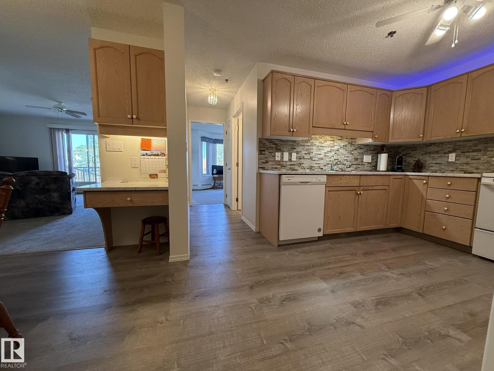 #102 10903 21 Av Nw Property Photo 3