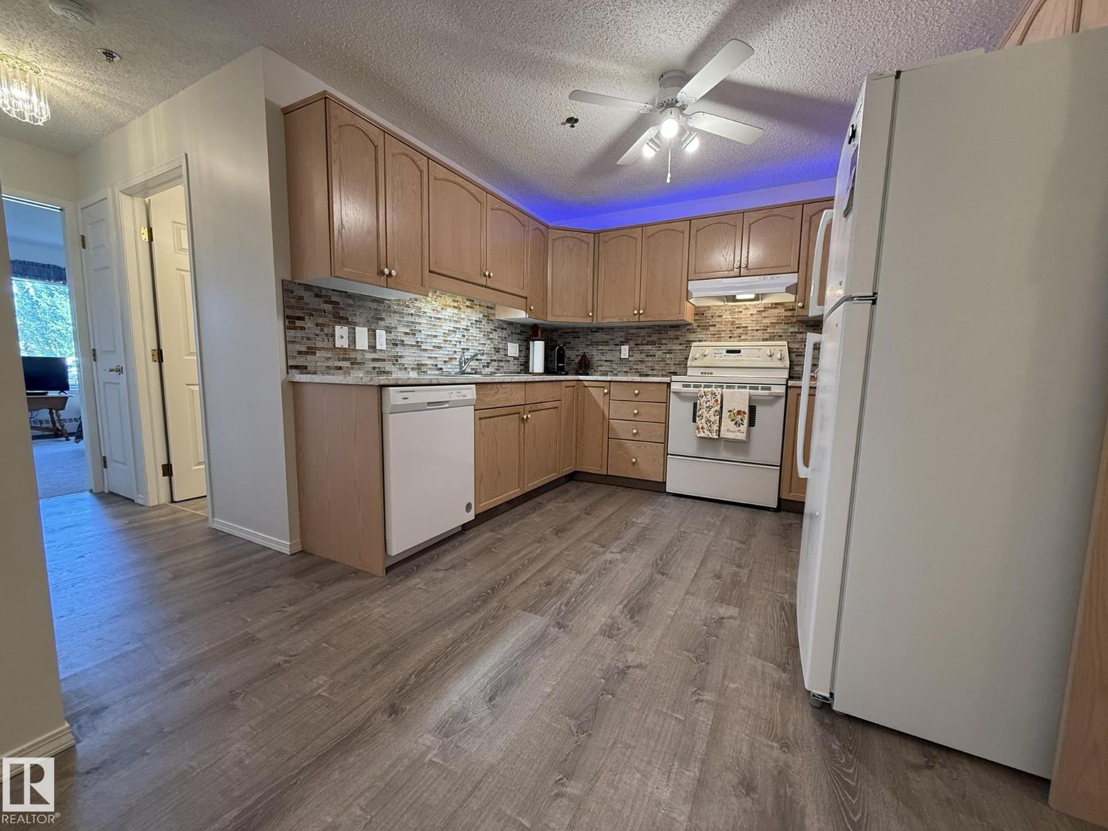 #102 10903 21 Av Nw Property Photo 4
