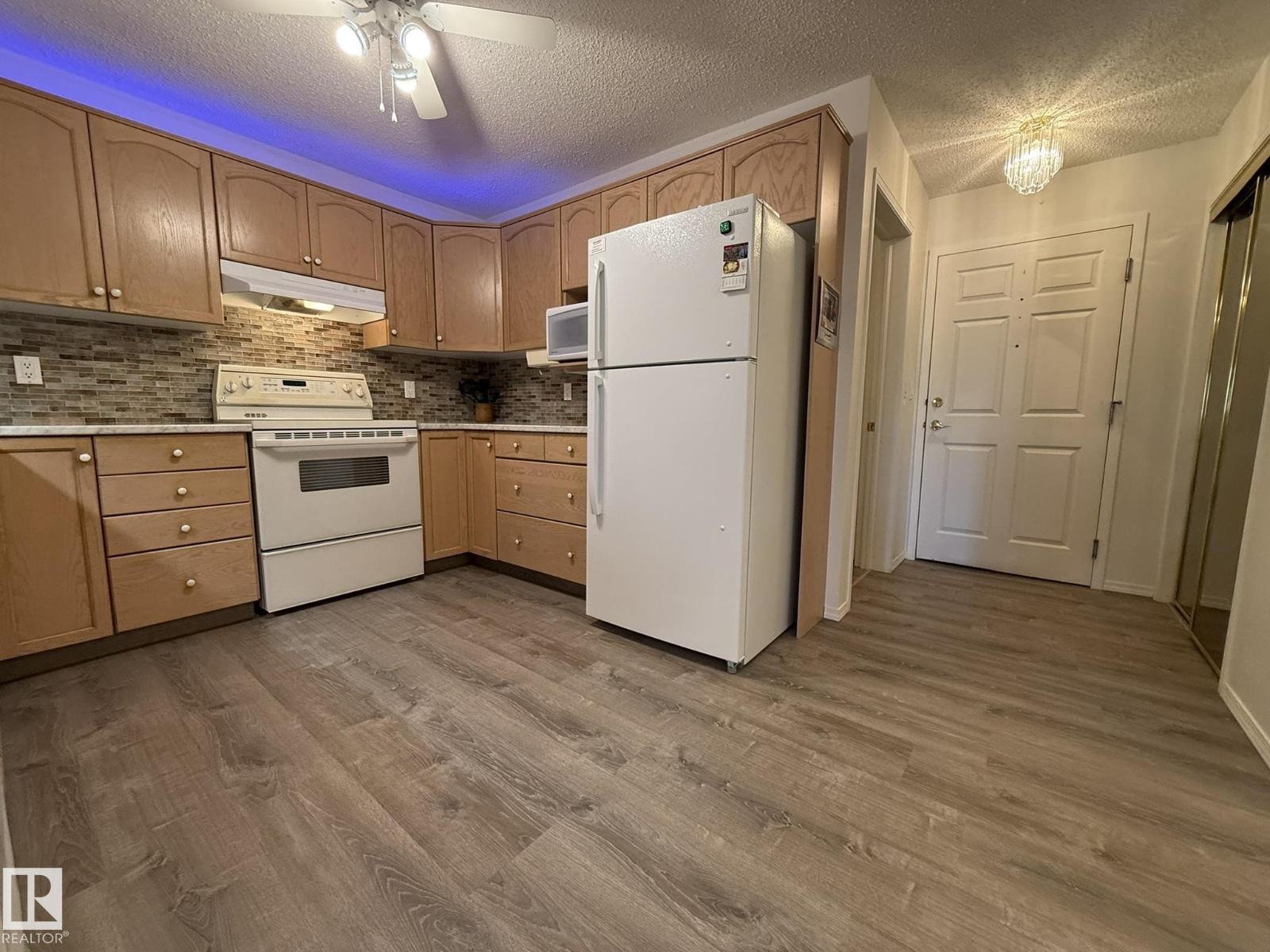 #102 10903 21 Av Nw Property Photo 5