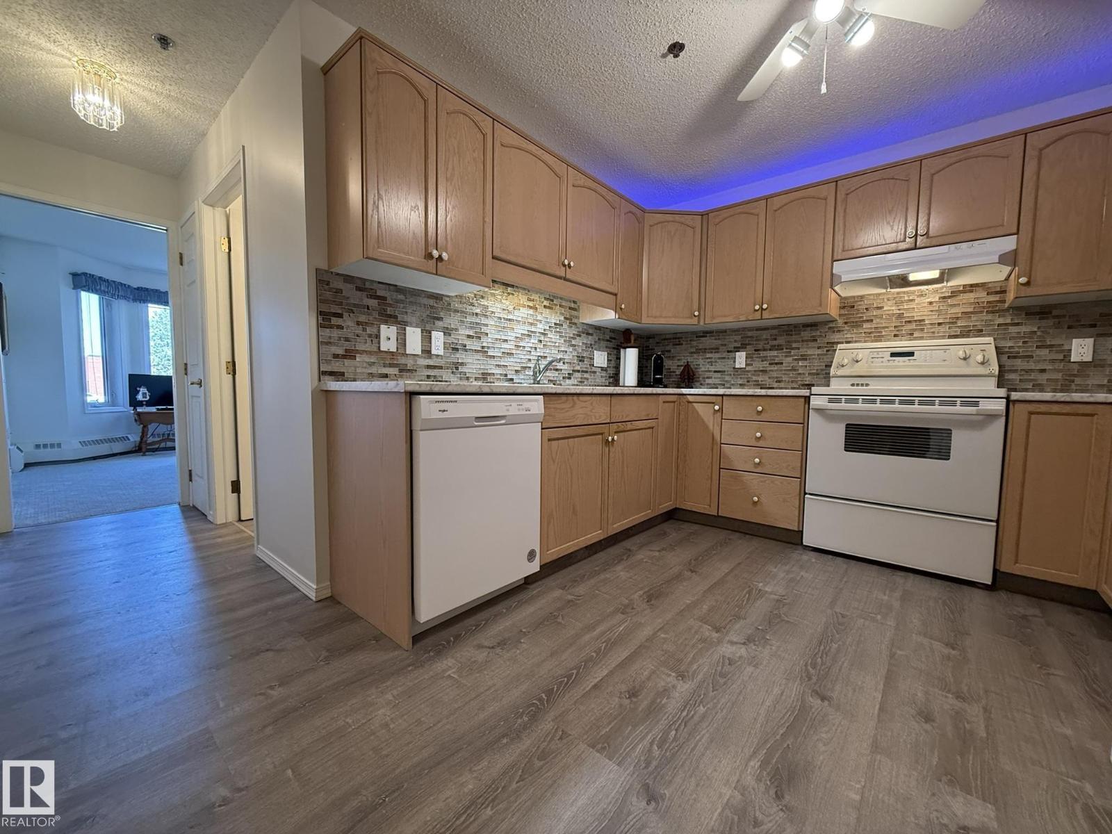 #102 10903 21 Av Nw Property Photo 7