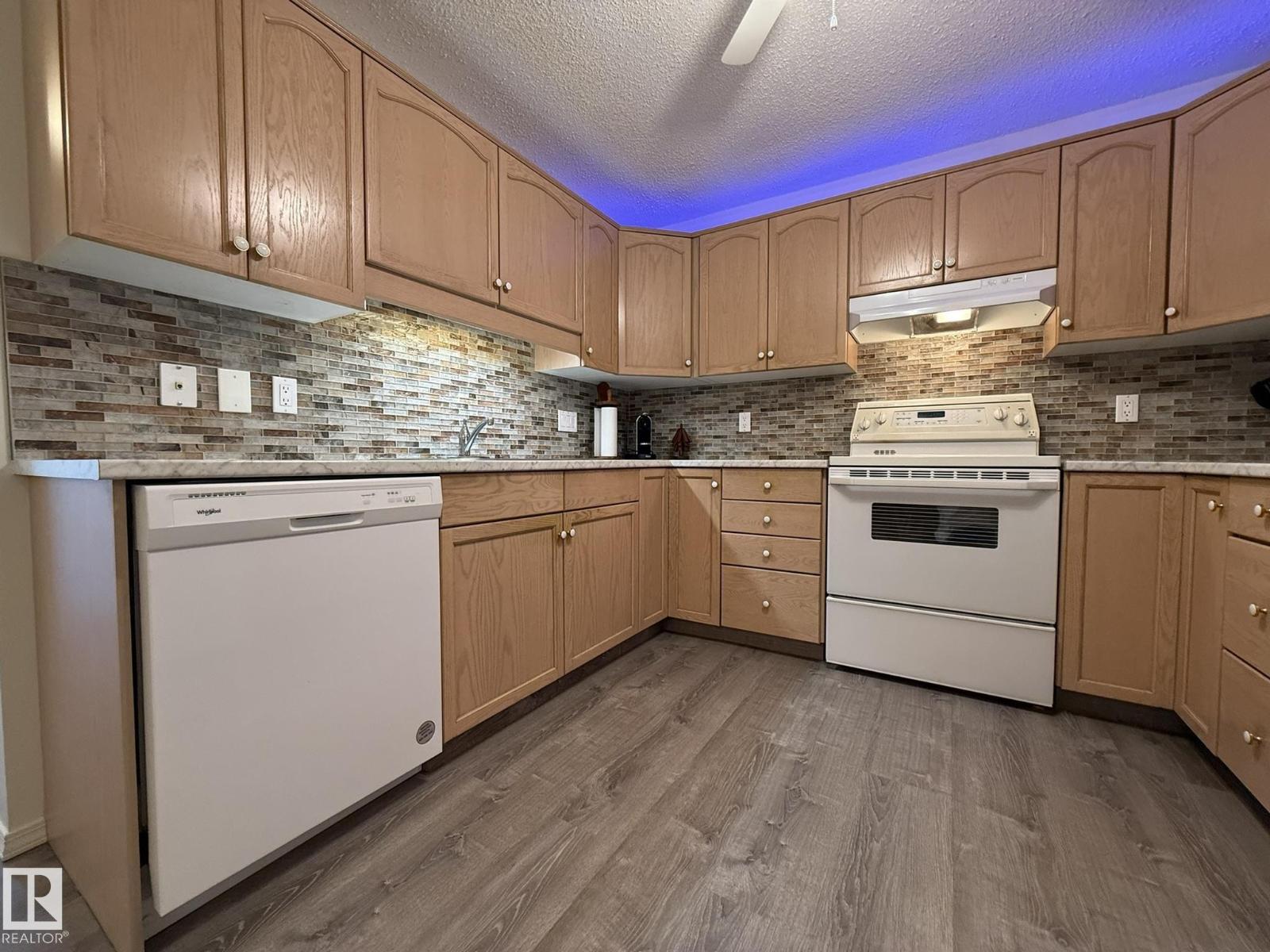#102 10903 21 Av Nw Property Photo 8