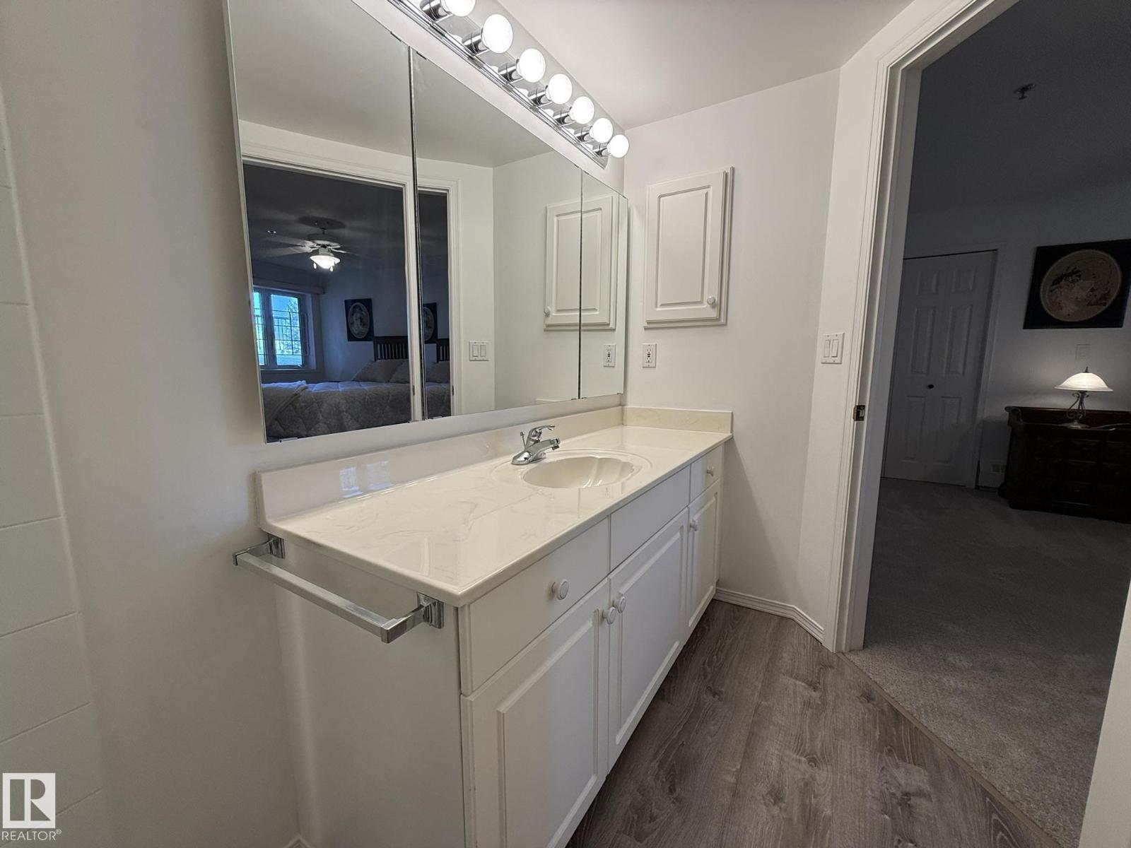 #102 10903 21 Av Nw Property Photo 27
