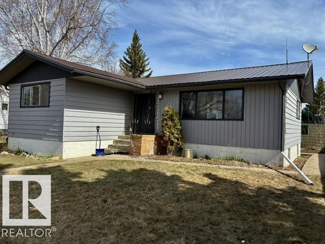 5206 51ave Property Photo 1