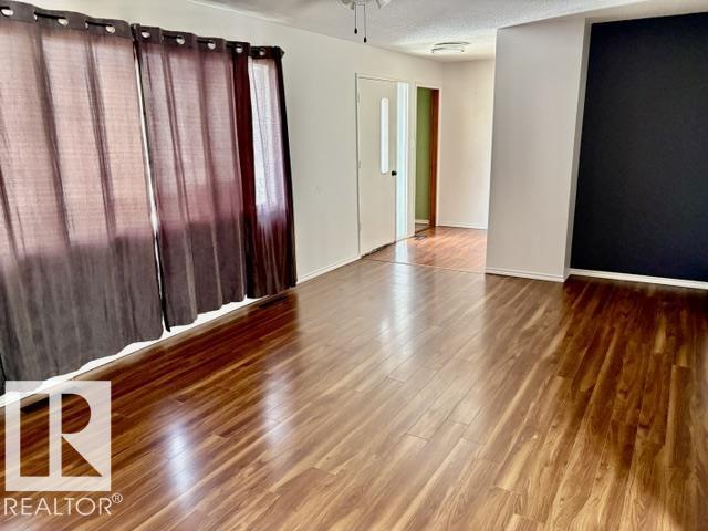 5206 51ave Property Photo 5