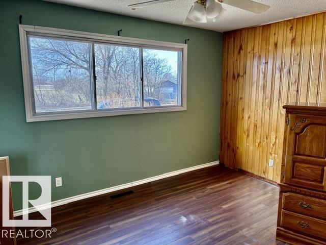 5206 51ave Property Photo 7