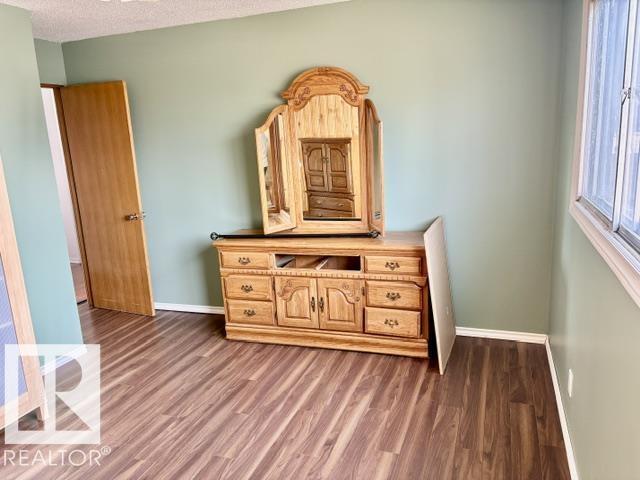 5206 51ave Property Photo 8