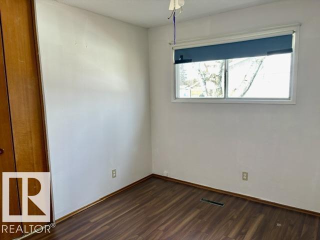5206 51ave Property Photo 9