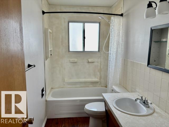 5206 51ave Property Photo 11
