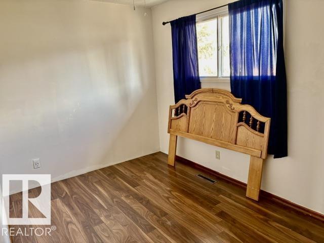 5206 51ave Property Photo 12
