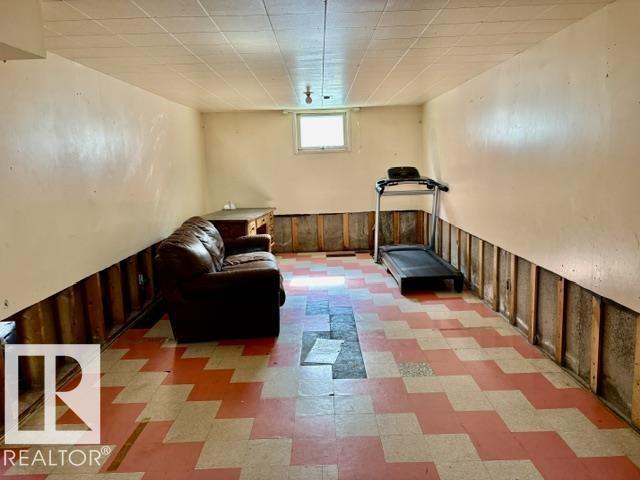 5206 51ave Property Photo 13