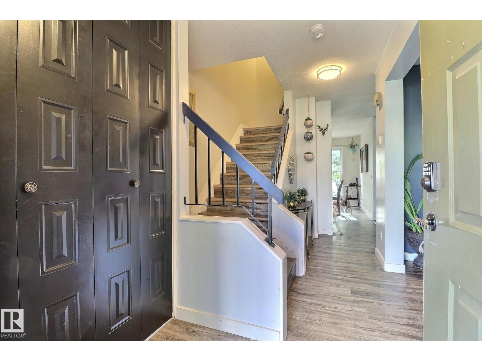 5315 39 Av Nw Property Photo 3